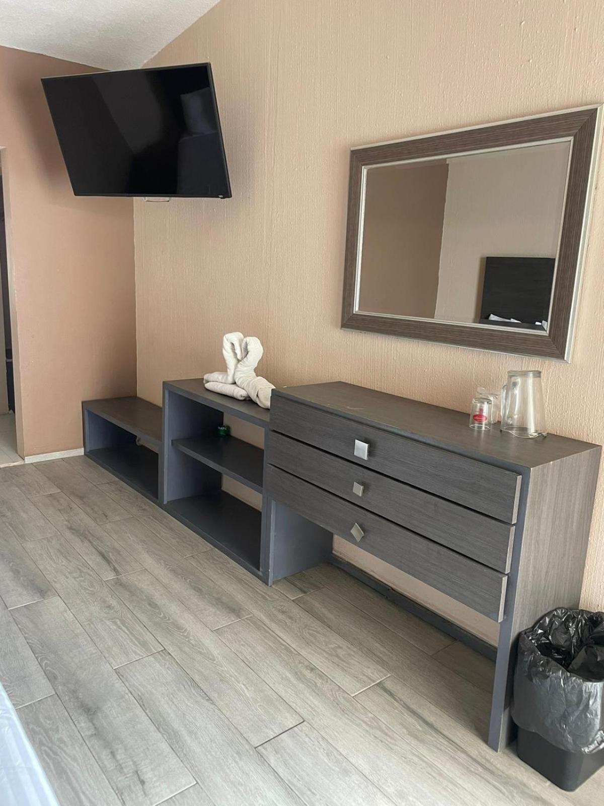 Hotel Flamingo Ciudad Juarez Bagian luar foto